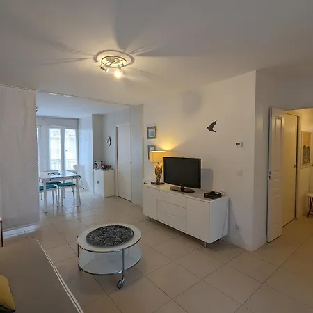 Centre, T2 De 47m², 200m Plage, Loggia, Parking, Ideal Couple - Fr-1-420-109 דירה *