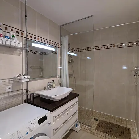 Centre, T2 De 47m², 200m Plage, Loggia, Parking, Ideal Couple - Fr-1-420-109 *