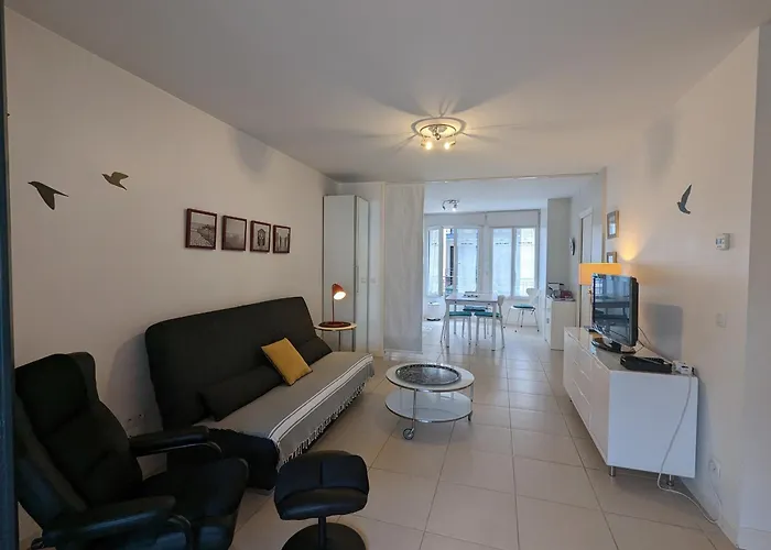 Centre, T2 De 47m², 200m Plage, Loggia, Parking, Ideal Couple - Fr-1-420-109 Apartment *