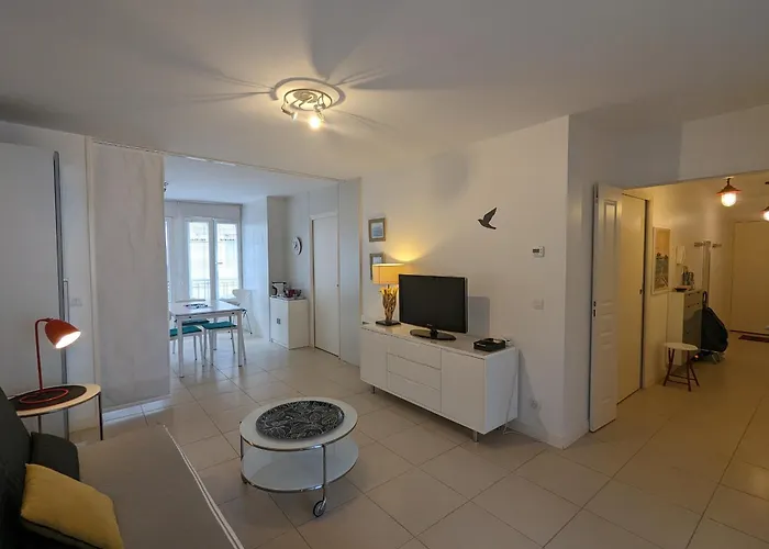 Centre, T2 De 47m², 200m Plage, Loggia, Parking, Ideal Couple - Fr-1-420-109 Apartment *