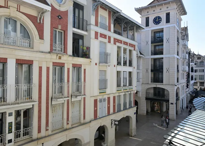 Centre, T2 De 47m², 200m Plage, Loggia, Parking, Ideal Couple - Fr-1-420-109