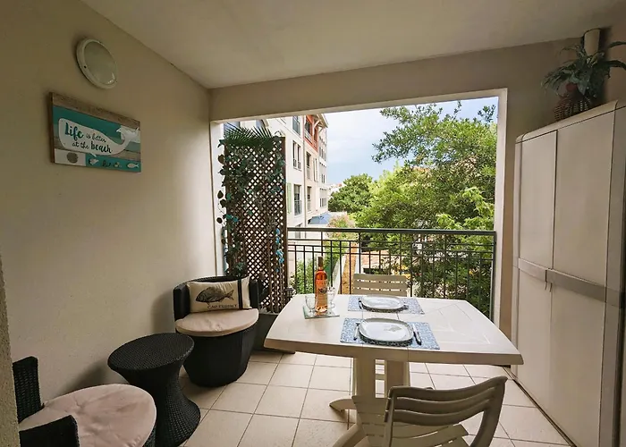 Centre, T2 De 47m², 200m Plage, Loggia, Parking, Ideal Couple - Fr-1-420-109 *